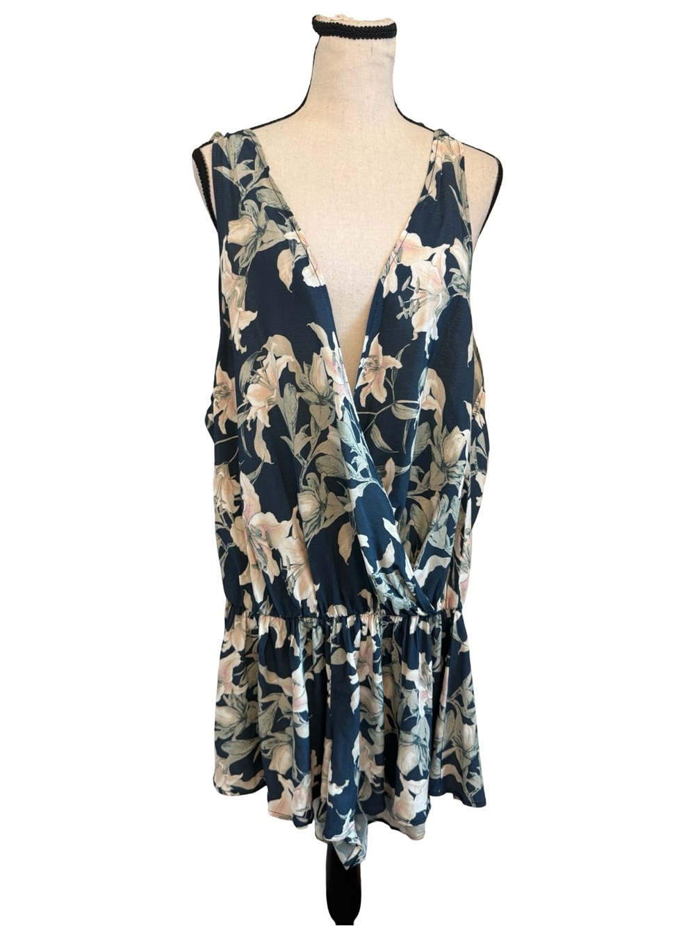 Beach Riot Navy Floral Wrap Romper Size M Tie Shoulder Boho Resort Rayon USA